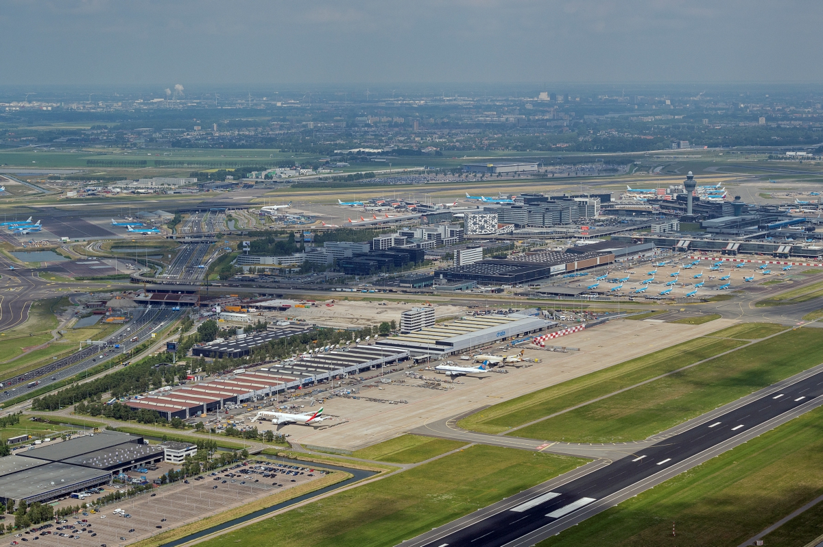Eerste paal geslagen voor nieuwe hangaar Transavia