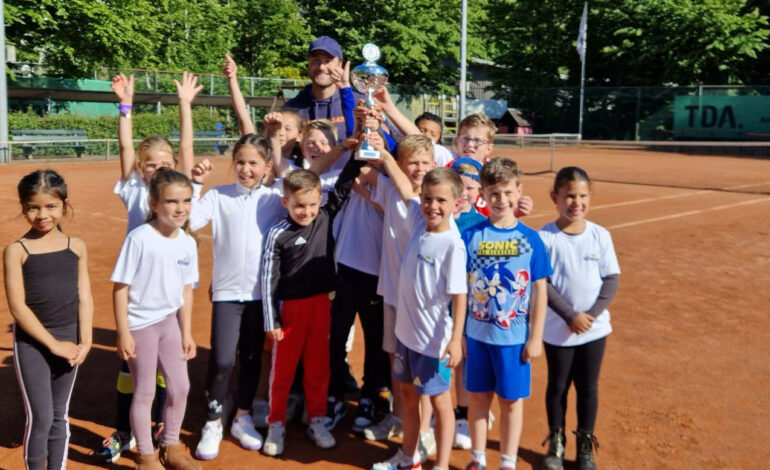 Scholentennistoernooi bij TV Hoofddorp groot succes!