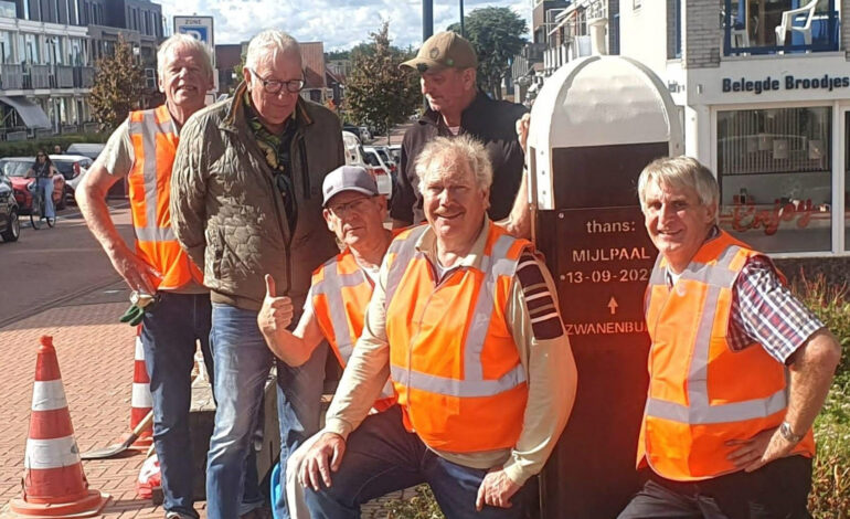 Onthulling nieuwe herinneringspaal
