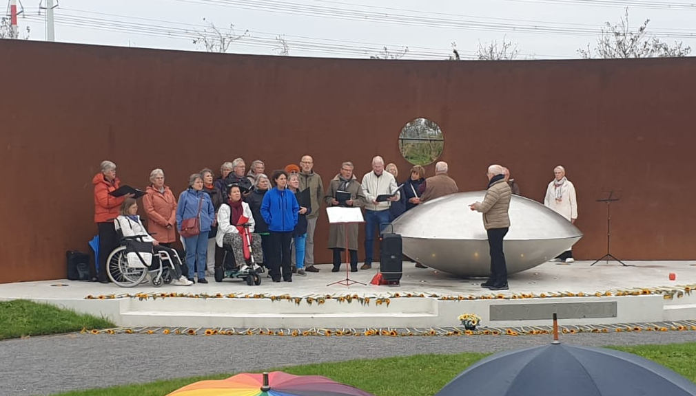 Uniek optreden bij het MH17 monument