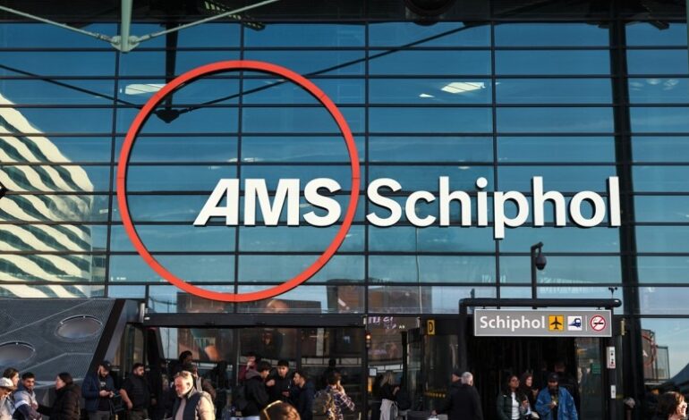 Schiphol past logo en huisstijl aan