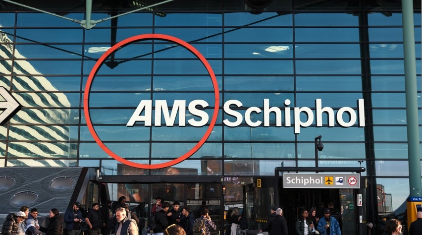 Schiphol past logo en huisstijl aan