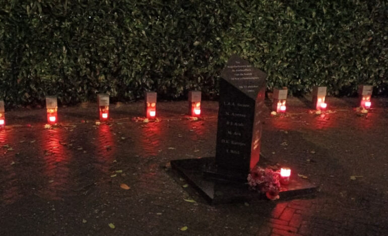 Herdenking Schipholbrand bij monument Oude Meer