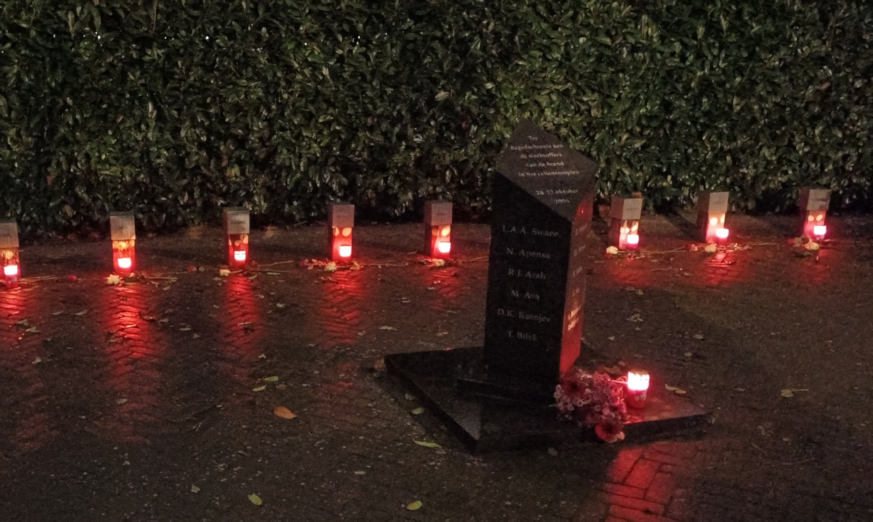 Herdenking Schipholbrand bij monument Oude Meer