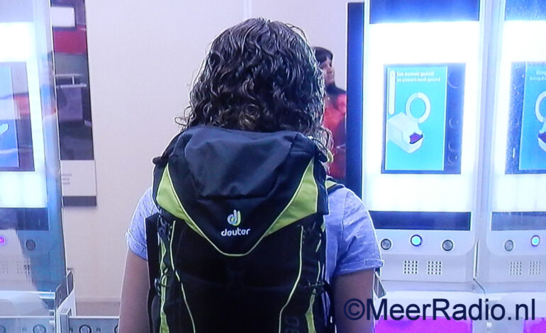 Schiphol zet extra mensen in voor nieuw paspoortsysteem