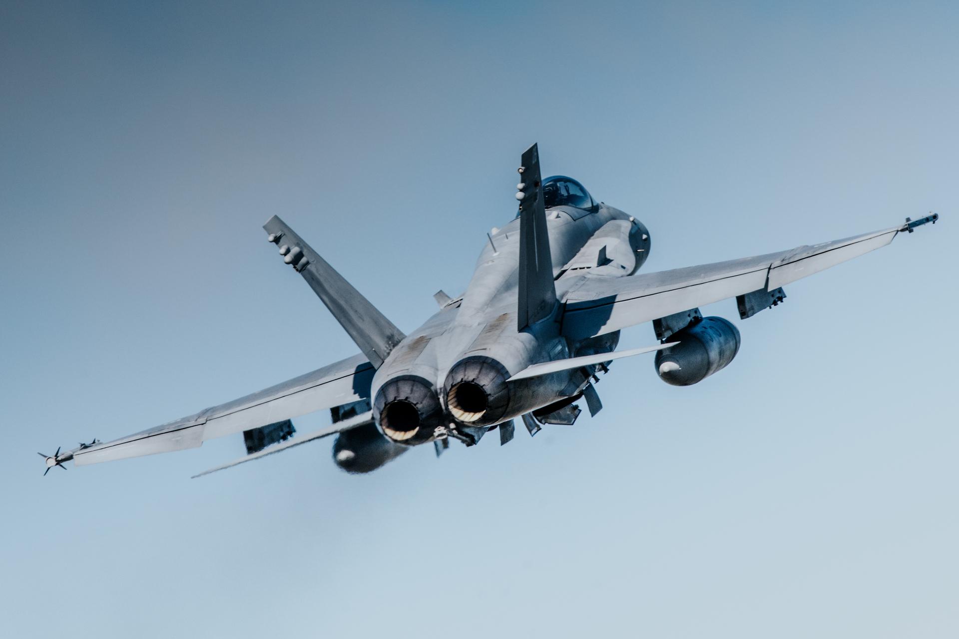 Militaire vliegtuigen oefenen tijdelijk op Schiphol