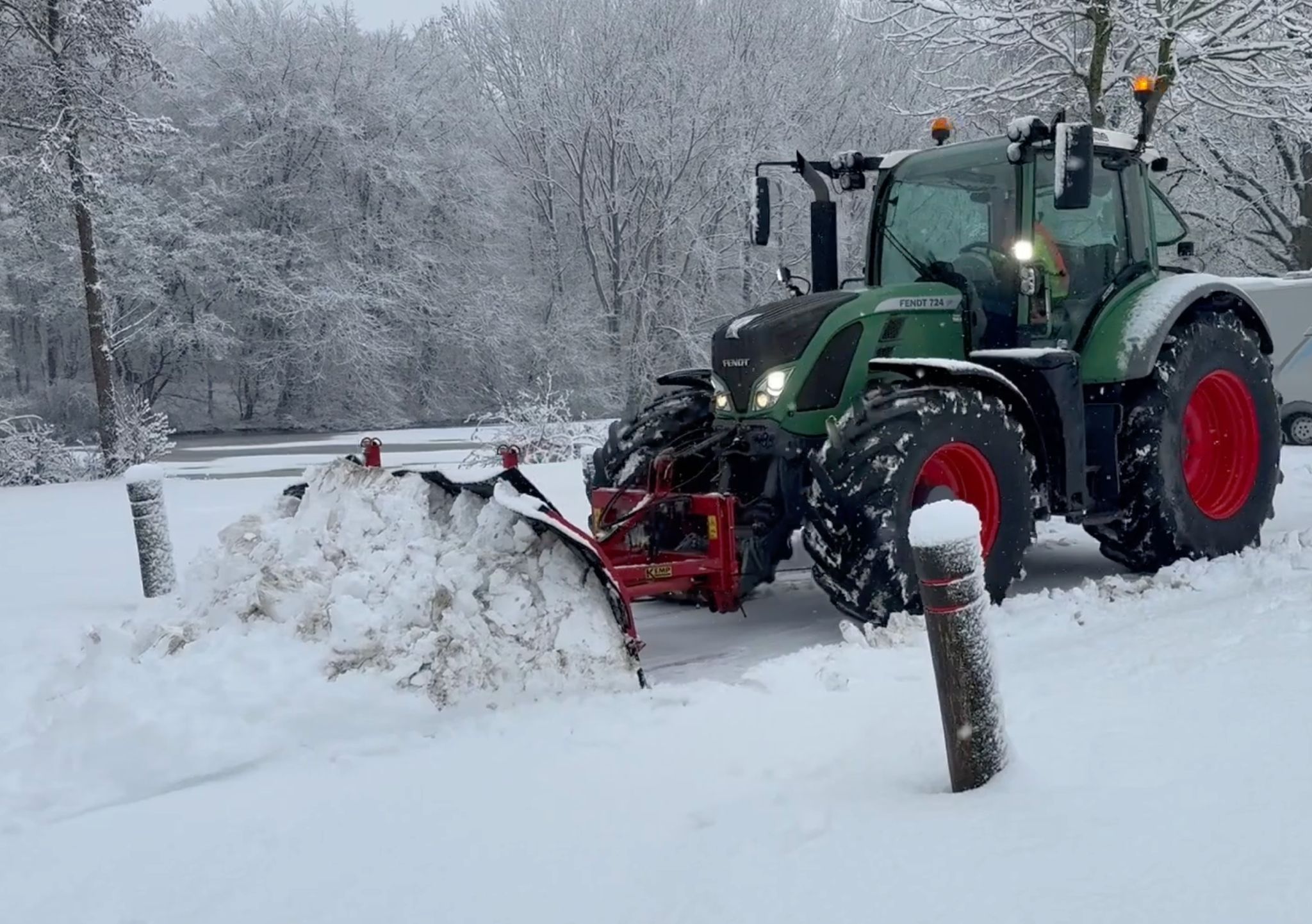 Van Amstelveen tot Hoofddorp: strooiploegen in de streek volop in actie [video]