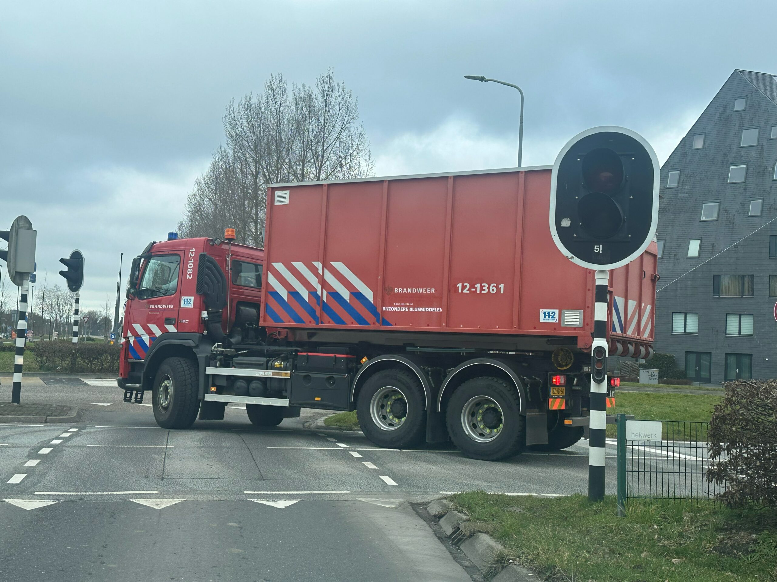 Rook in supermarkt op Händelplein in Nieuw-Vennep