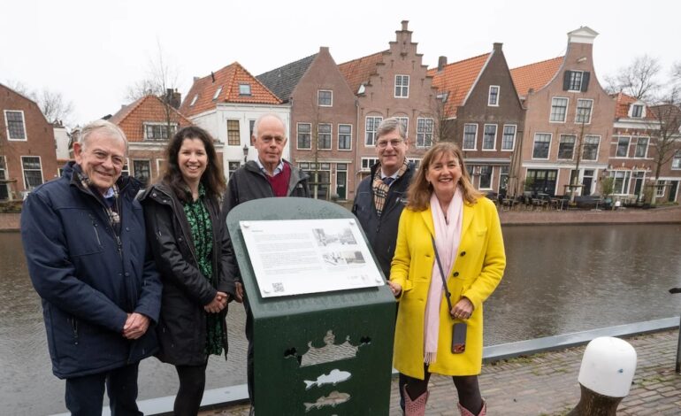 Spaarndammers onthullen 10 historische informatieborden