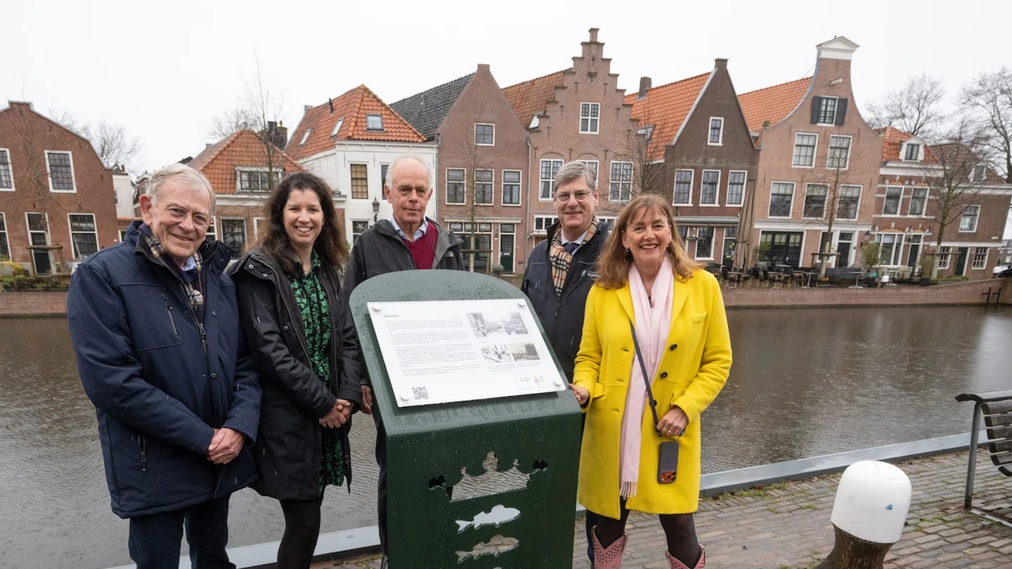 Spaarndammers onthullen 10 historische informatieborden