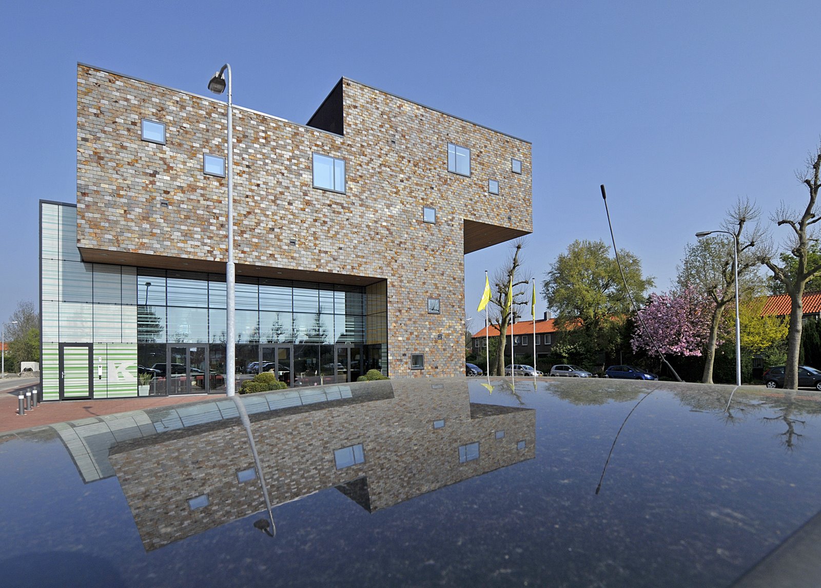 Cpunt Nieuw-Vennep gesloten vanwege scheuren in gebouw