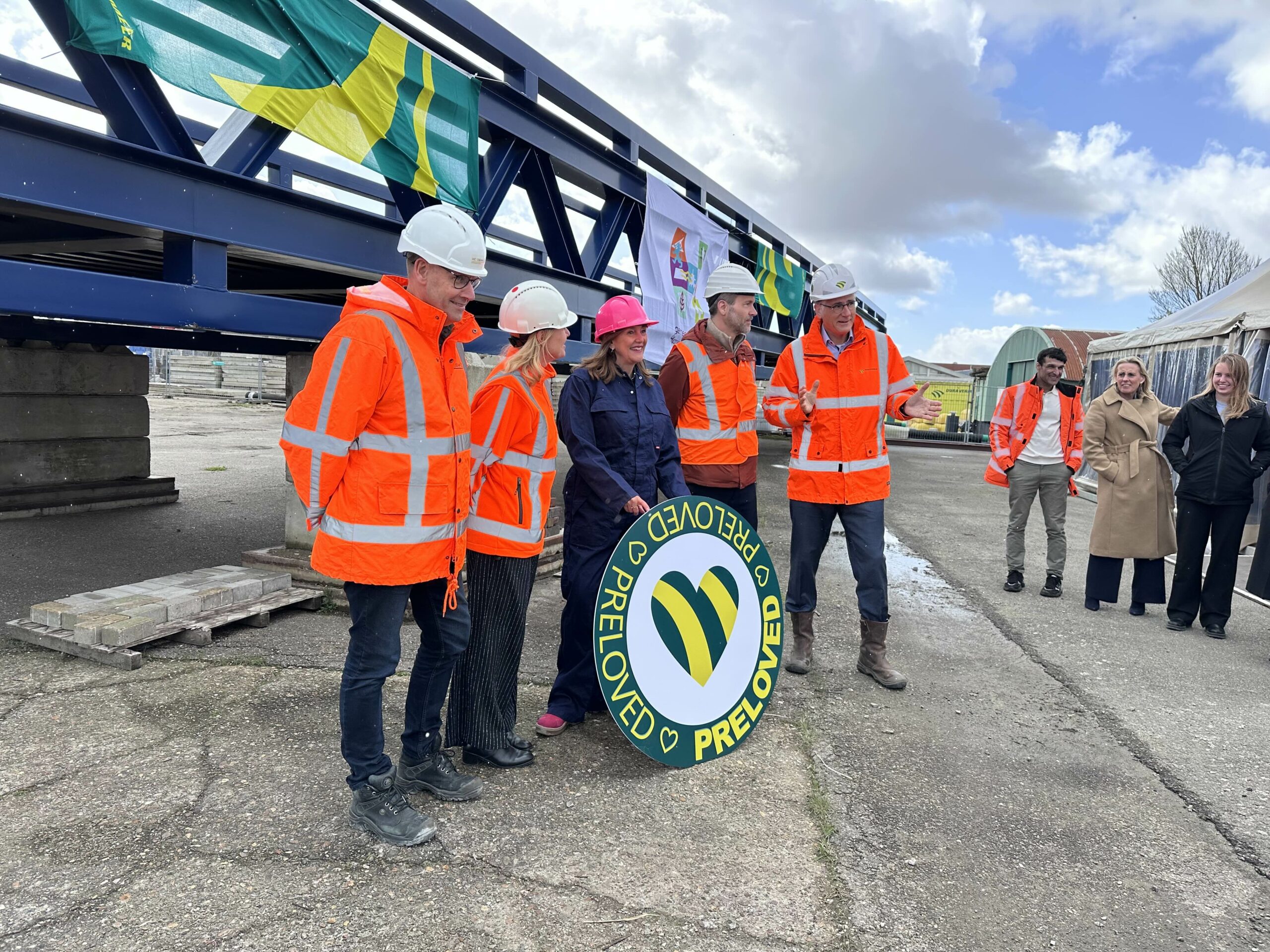 Pre-loved fietsbrug voor Abbenes: gemeente geeft oude havenbrug tweede leven (Video)