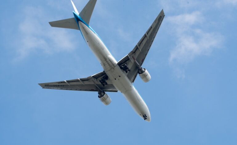 Man krijgt boete en vliegverbod na poging illegaal mee te vliegen