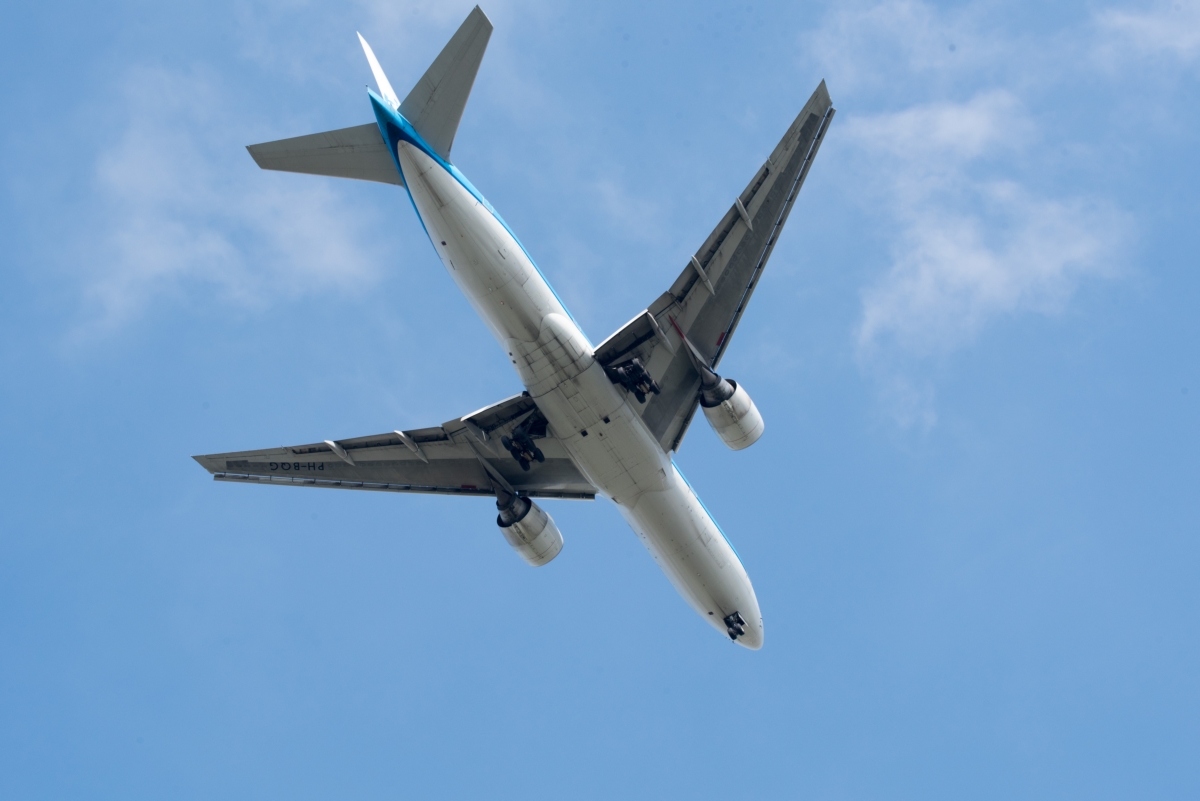 Man krijgt boete en vliegverbod na poging illegaal mee te vliegen