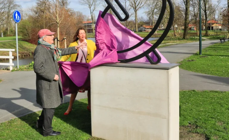 Eerste kunstwerk langs Groene Lint in Badhoevedorp onthuld