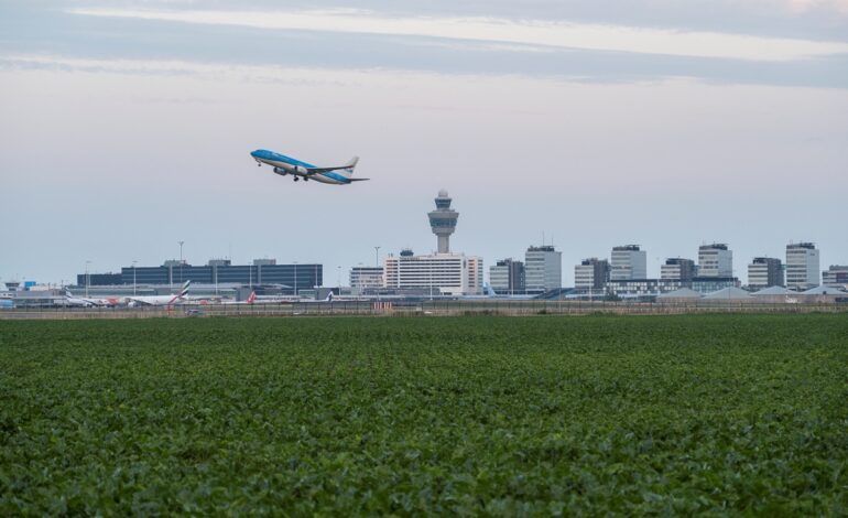 Schiphol viert overname door Amsterdam eeuw geleden