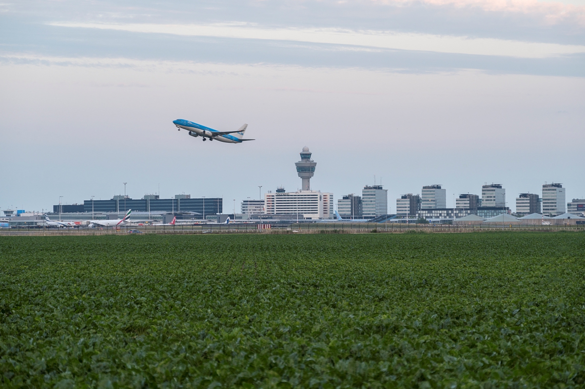 Schiphol viert overname door Amsterdam eeuw geleden