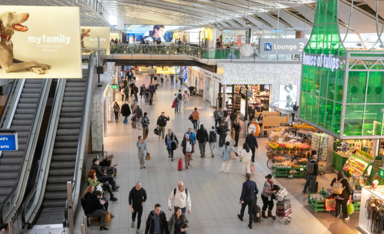 Nieuwe kunstklok in Lounge 1 op Schiphol