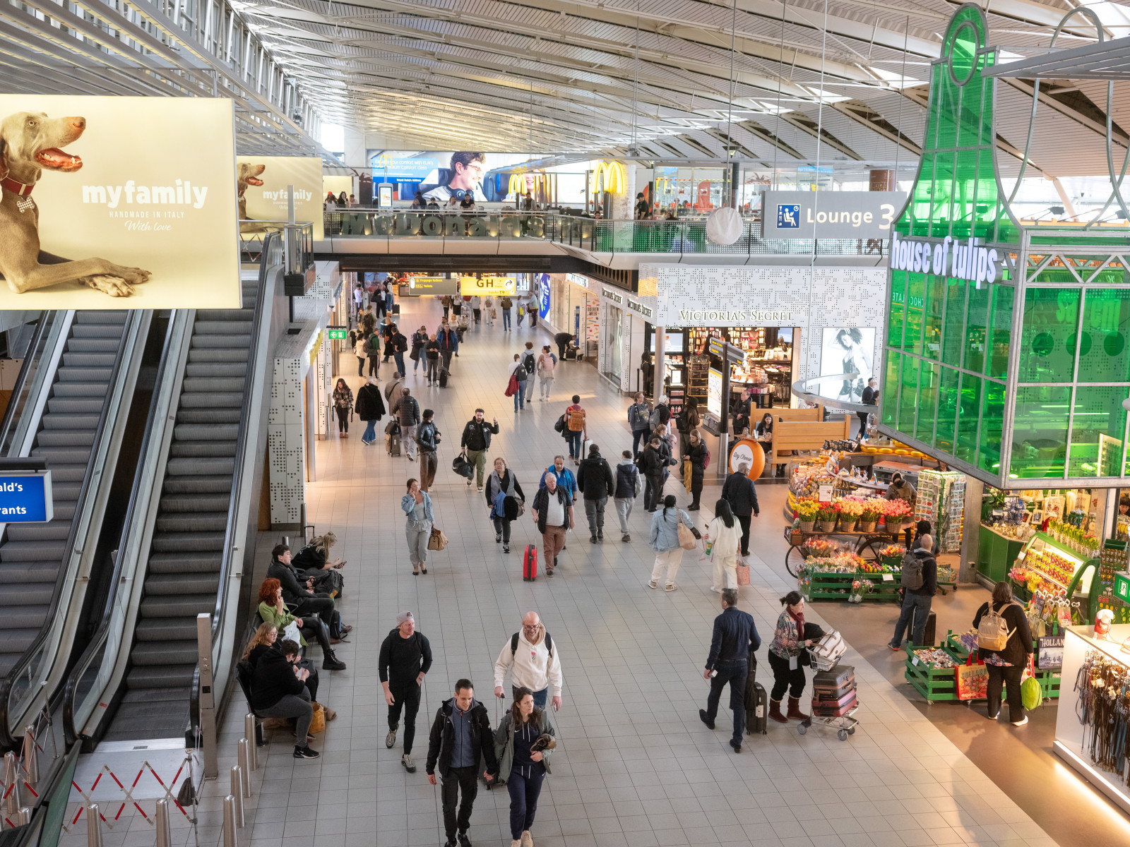 Nieuwe kunstklok in Lounge 1 op Schiphol