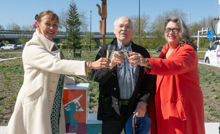 Vervangend kunstwerk onthuld na Walviskaak bij Spaarne Gasthuis