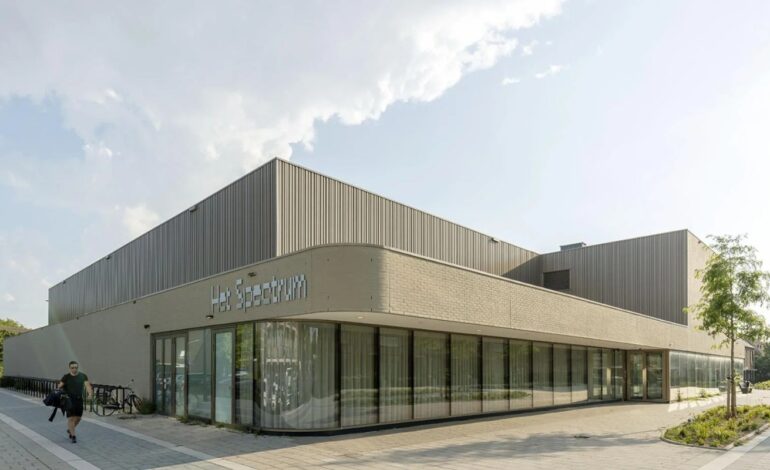 Sporthal Het Spectrum krijgt een nieuwe vloer