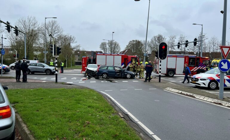 Twee gewonden bij botsing op kruispunt in Hoofddorp