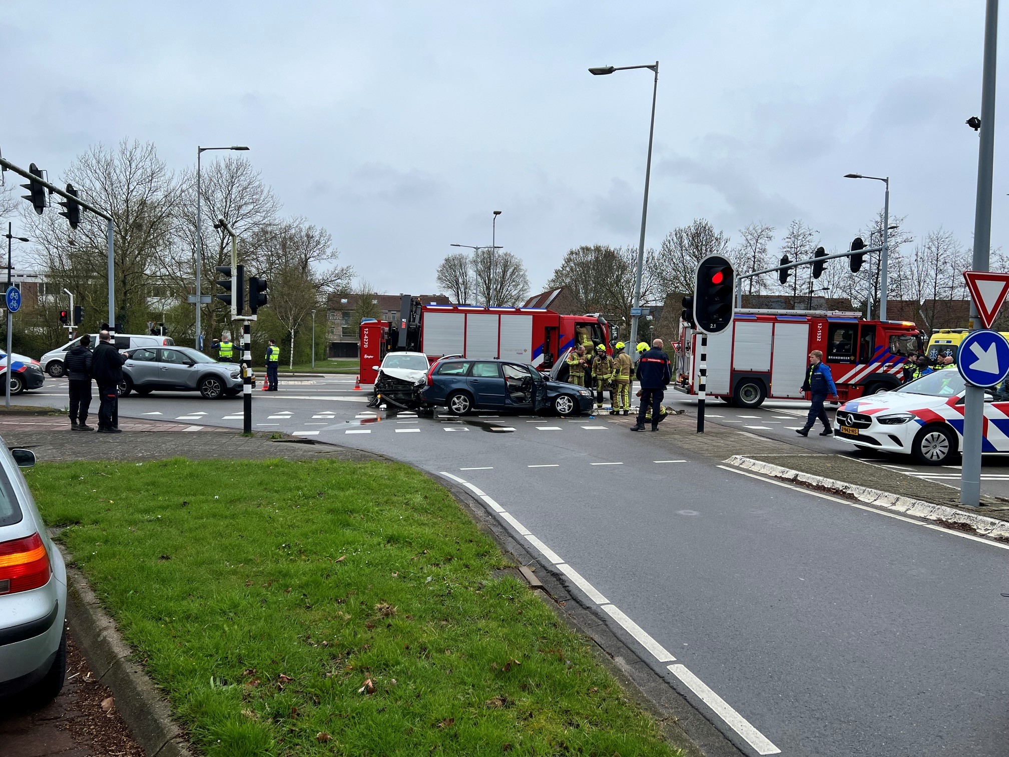 Twee gewonden bij botsing op kruispunt in Hoofddorp