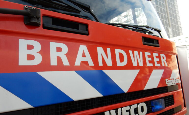 Autobrand aan Baron De Coubertinlaan in Hoofddorp