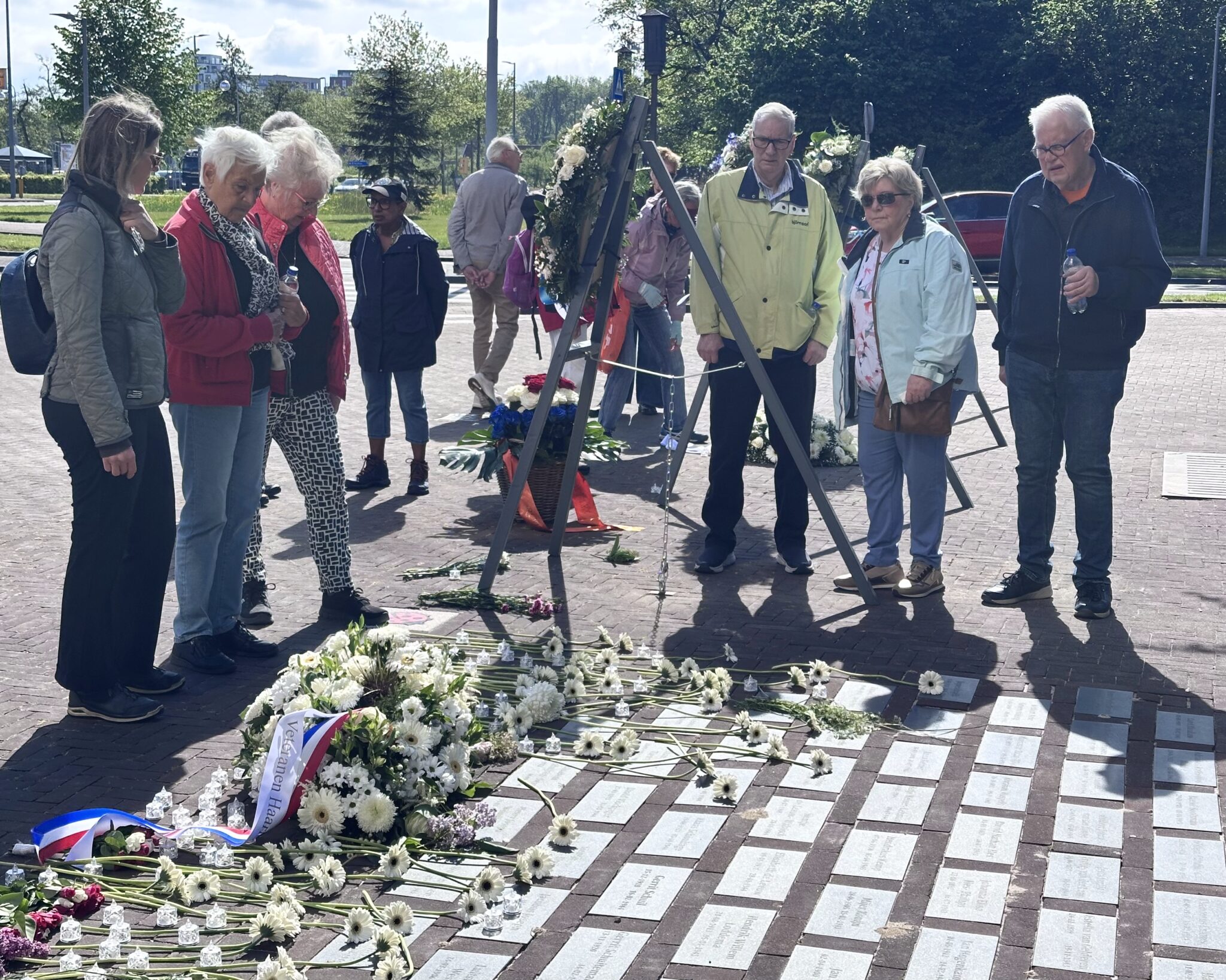 Samen wandelen en stilstaan bij oorlogsmonumenten tijdens Bevrijdingsdag