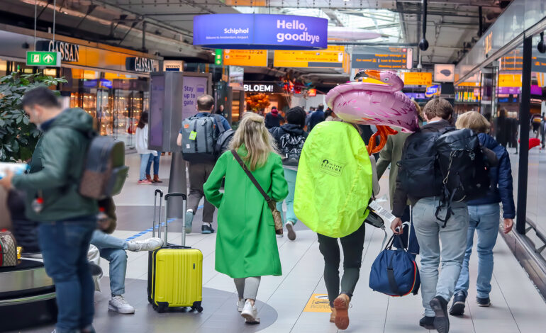 Lange rijen op Schiphol door nieuwe organisatie beveiliging