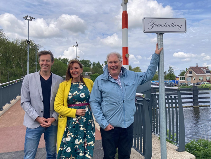 Zwembadbrug Zwanenburg officieel uit de anonimiteit