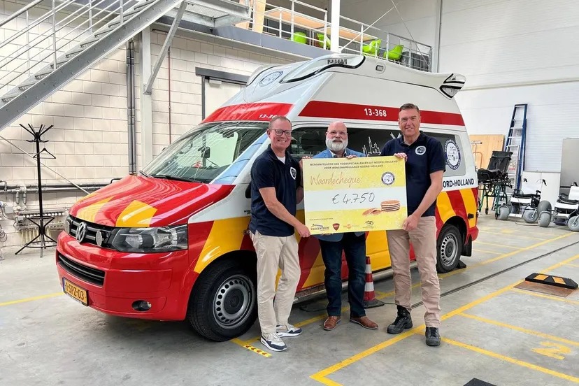 Foodspeciaalzaken halen € 4.750 op voor Stichting WensenAmbulance