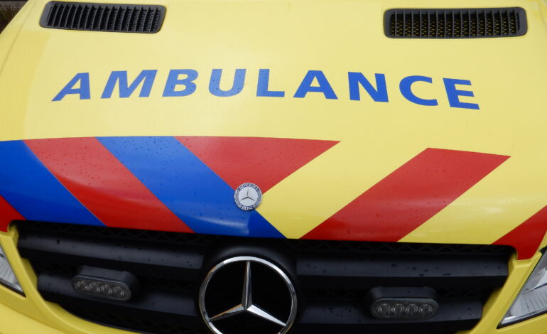 Twee inzittenden naar ziekenhuis na auto te water in Hoofddorp