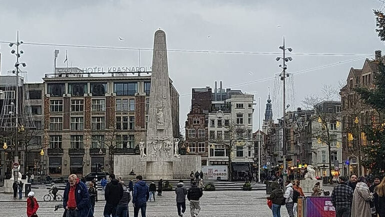 Hoofddorper aangehouden voor bekladding Monument