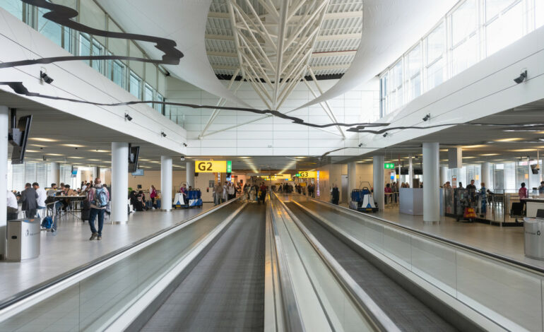 Miljardenschade dreigt door krimp Schiphol en hogere vliegtaks