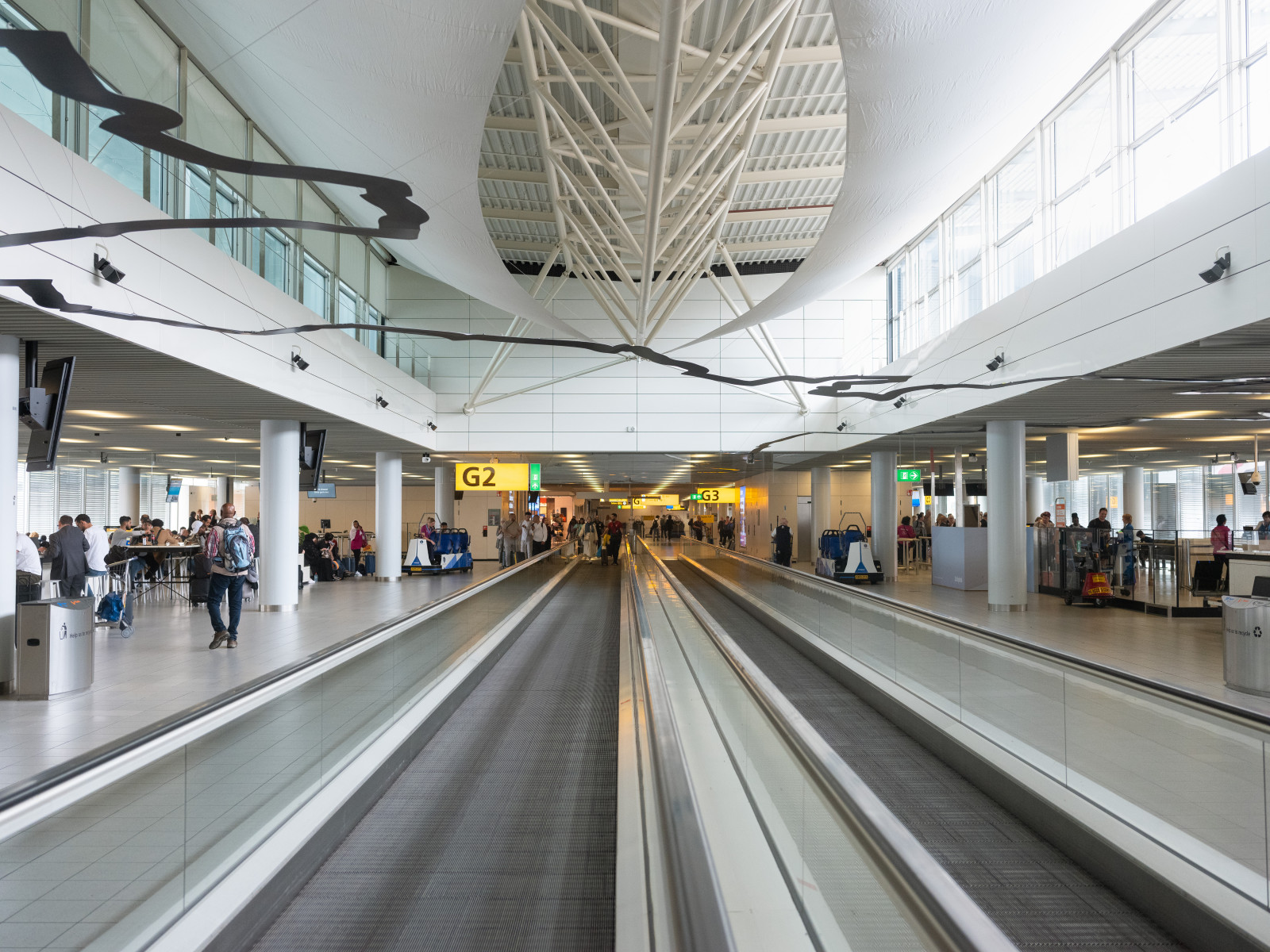 Miljardenschade dreigt door krimp Schiphol en hogere vliegtaks