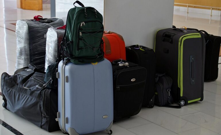 Van Schiphol naar de veiling: wat zit er in die mysterieuze koffers?
