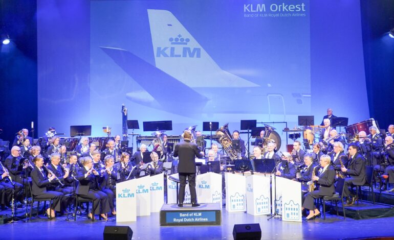 KLM Orkest treedt op in Badhoevedorp