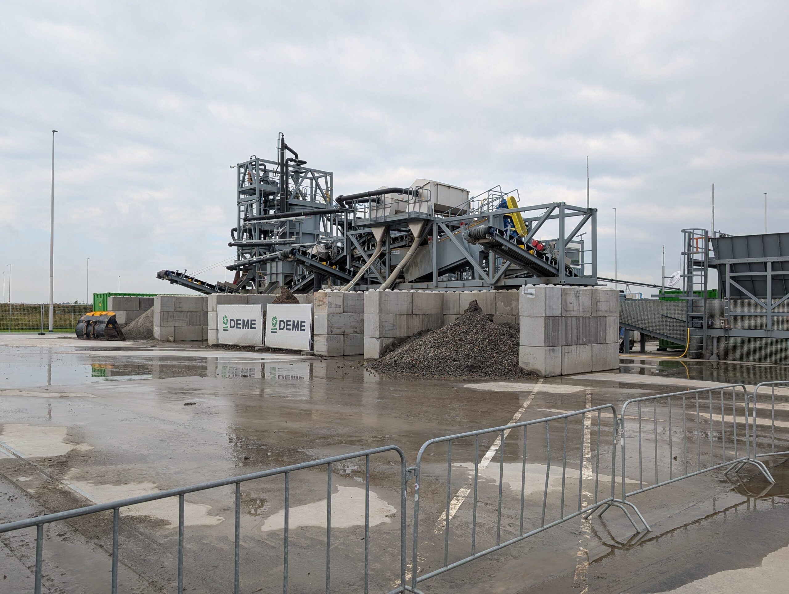Luchthaven Schiphol neemt PFAS-reinigingsinstallatie in gebruik