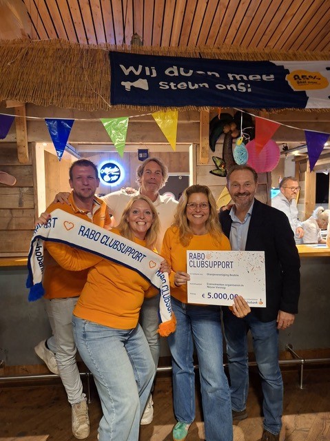 Oranjevereniging Beatrix Nieuw-Vennep ontvangt 5.000 euro uit Rabo Clubsupport
