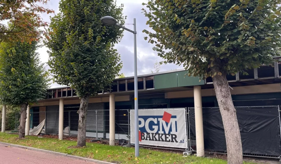 Vervallen pand in centrum Nieuw-Vennep gaat tegen de vlakte: sloop kost tot 35.000 euro