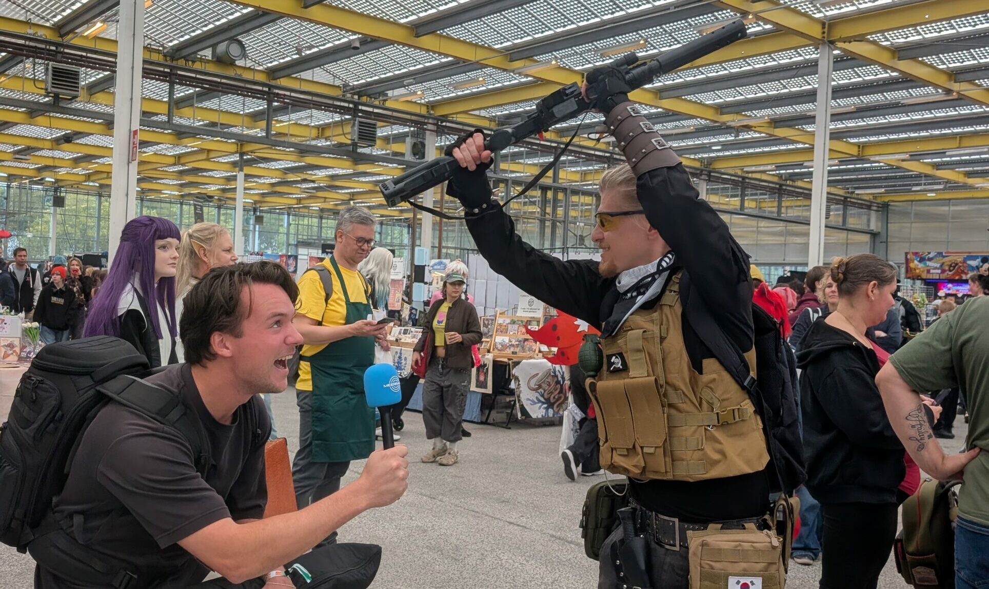 Kleurrijke kostuums en bijzondere figuren: MeerRadio neemt kijkje bij Comic Con in Vijfhuizen
