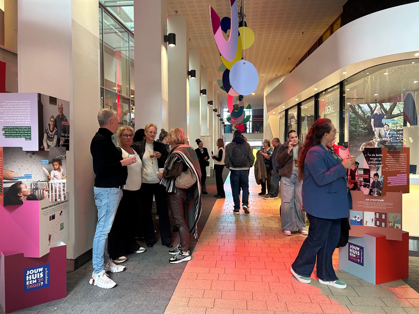 Tijdelijke expositie over pleegzorg geopend: bewustwording centraal